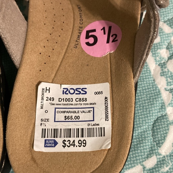 NWT-Clark’s Collection Ultimate Comfort Foot bed. Size: 5.5 color: Champagne. - Picture 5 of 6